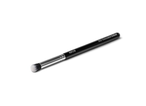 Πινέλο Naco για concealer buffer brush 112 με οικολογικές vegan τρίχες από PBT και ελαφριά εργονομική λαβή