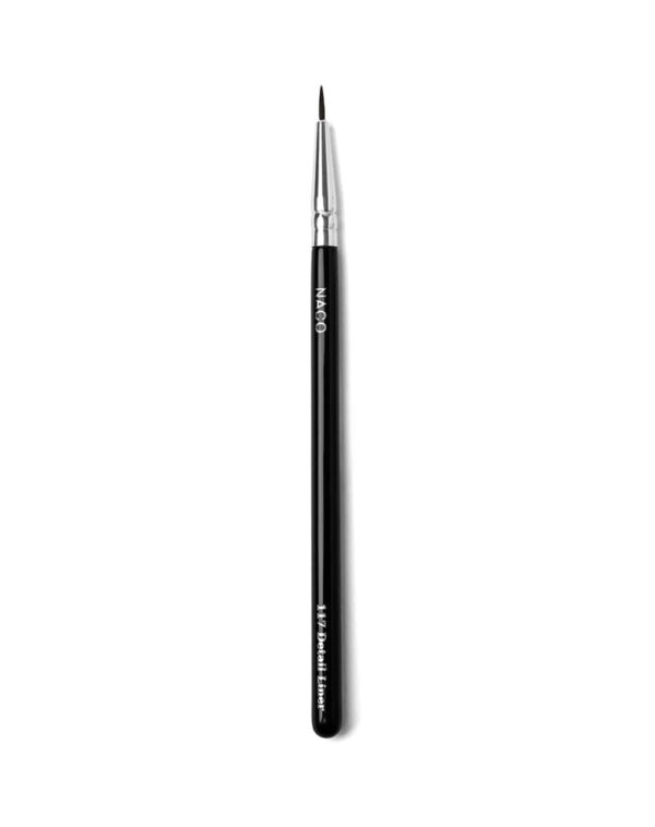 Λεπτό πινέλο eyeliner Naco με τρίχα σαμούρι, τετράγωνο ή κωνικό σχήμα και εργονομική λαβή