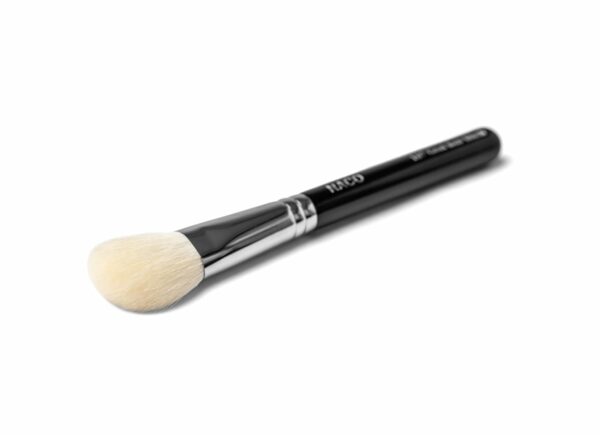 Πινέλο για ρουζ ελαφρώς γωνιακό Naco Blush Brush 107 με λευκή φυσική τρίχα κατσίκας με μεσαία πυκνότητα και ελαφριά εργονομική λαβή με γυαλιστερή επίστρωση